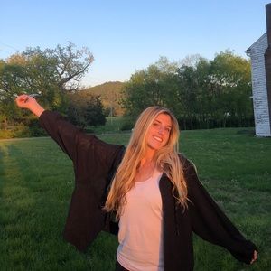 Meet your Posher, Abby